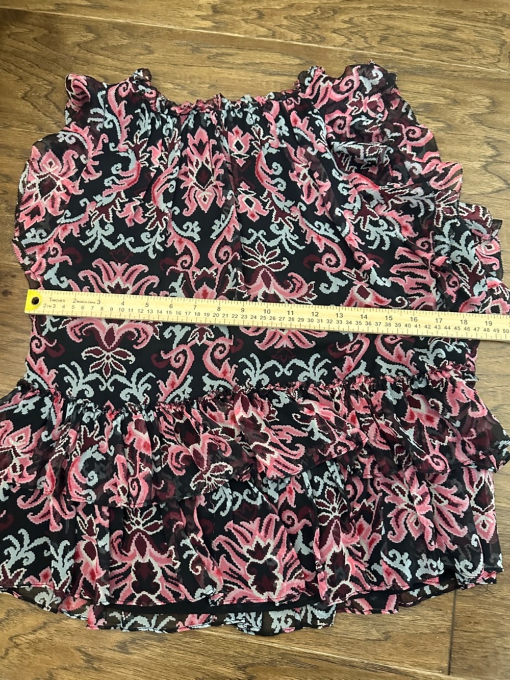 Kate Spade New York Mediun Tapestry Silk Black Grey Prink Chiffon Ruffle Top. - Picture 6 of 10